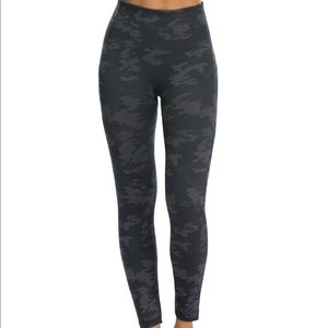 Spanx Look at Me Now Leggings